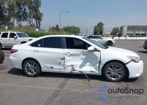 2015 Toyota Camry Se z USA, uszkodzony, nr VIN 4T1BF1FK6FU995161